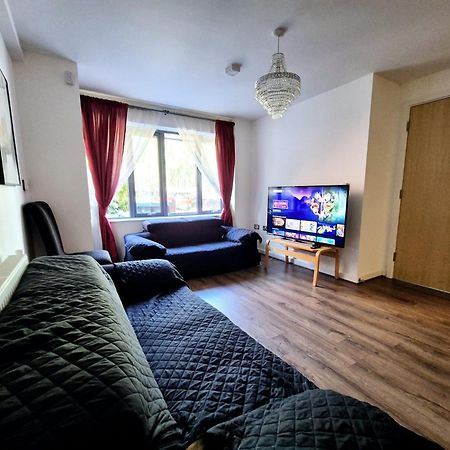 Explore London: 2 Bedroom House In Wood Green Exteriér fotografie