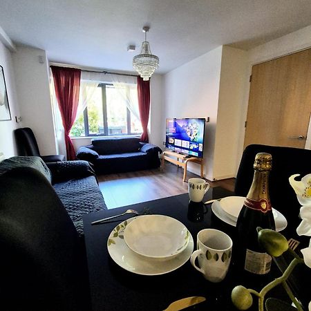 Explore London: 2 Bedroom House In Wood Green Exteriér fotografie