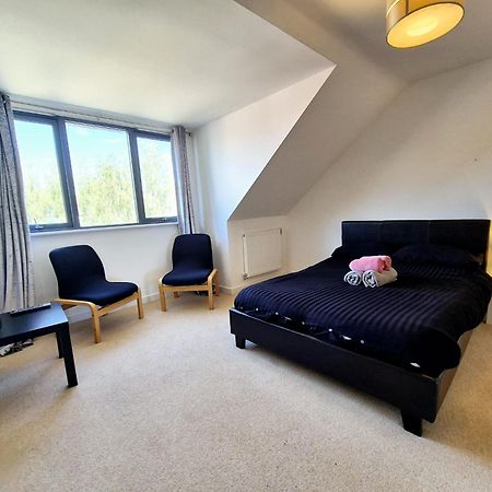 Explore London: 2 Bedroom House In Wood Green Exteriér fotografie