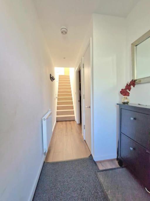 Explore London: 2 Bedroom House In Wood Green Exteriér fotografie