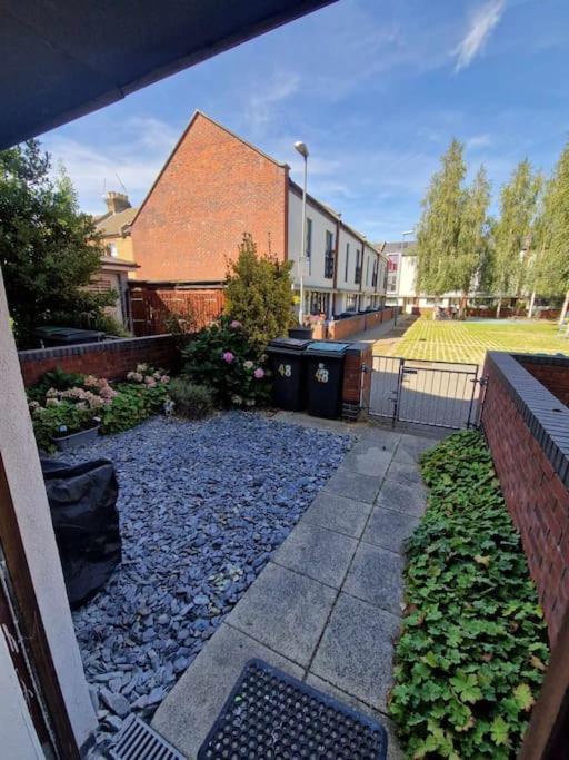 Explore London: 2 Bedroom House In Wood Green Exteriér fotografie