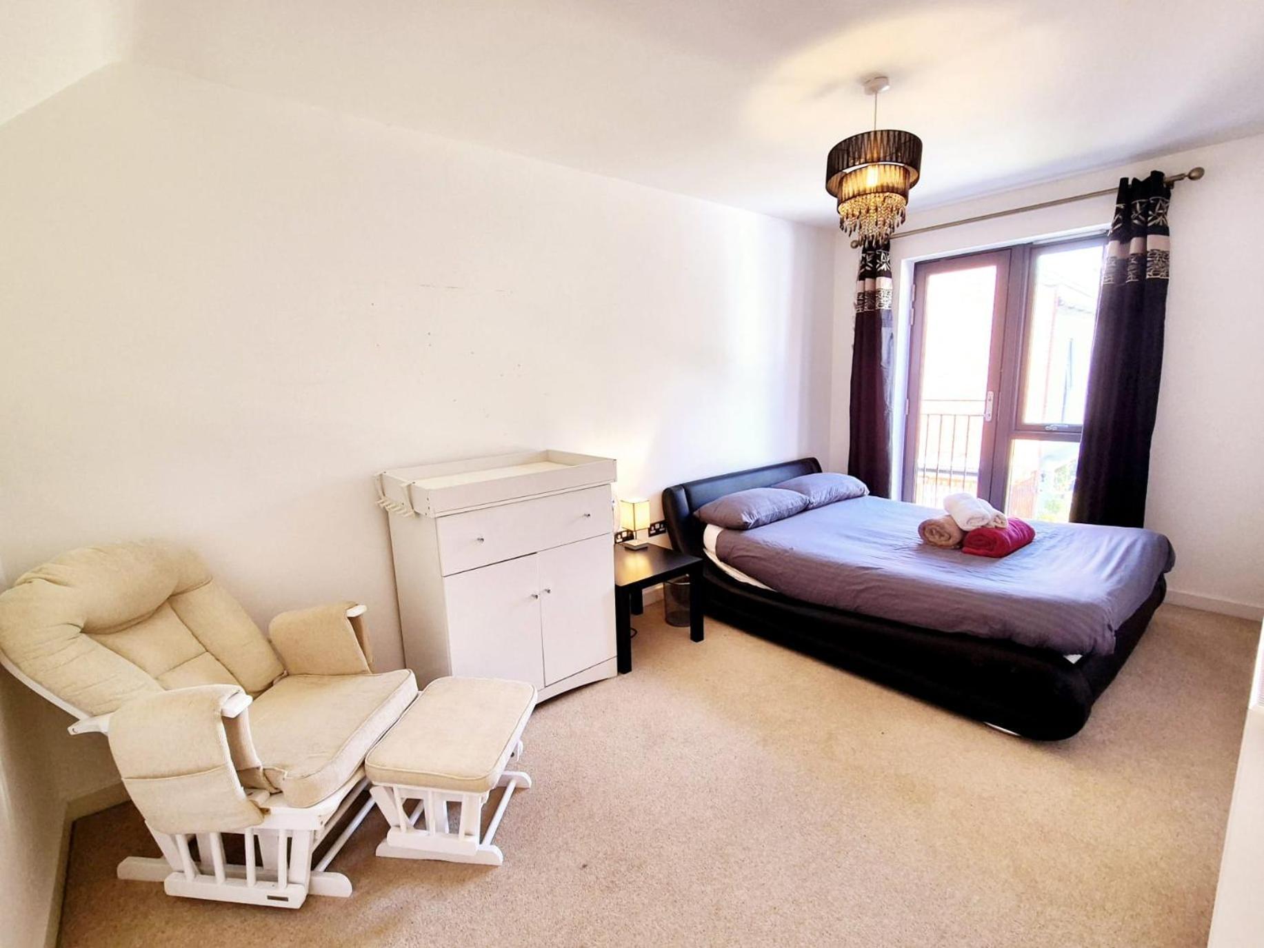 Explore London: 2 Bedroom House In Wood Green Exteriér fotografie