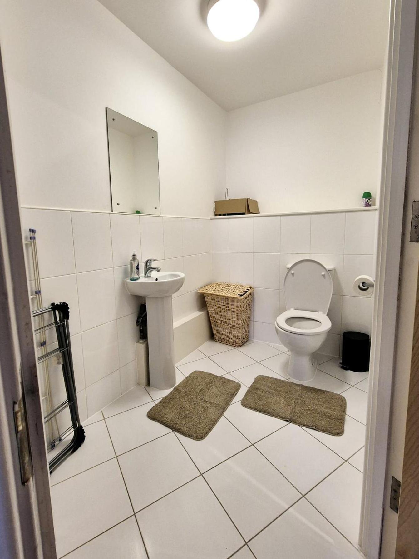 Explore London: 2 Bedroom House In Wood Green Exteriér fotografie