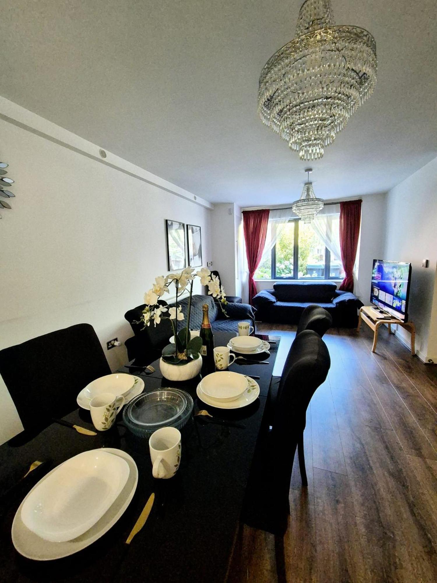 Explore London: 2 Bedroom House In Wood Green Exteriér fotografie